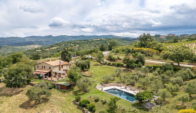 Stunning private villa for 10 people with A/C, private pool, WIFI, TV, patio and panoramic view