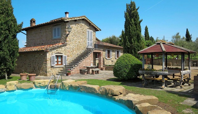 Stunning private villa for 8 guests with private pool, WIFI, A/C, TV, patio and pets allowed