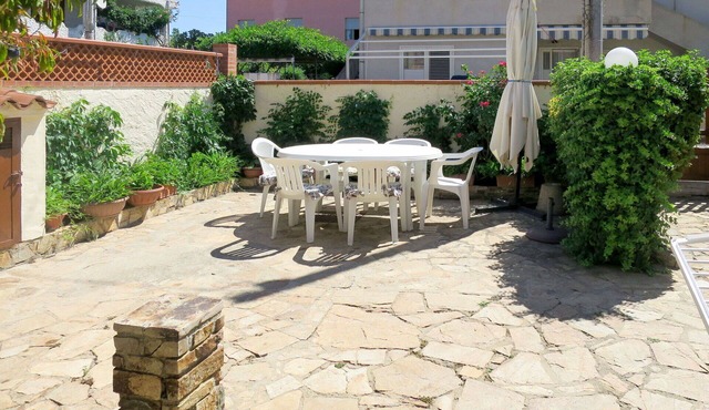 Stunning villa for 6 people with A/C, TV and patio