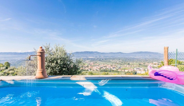 Stunning villa with A/C, WIFI, private pool, TV, patio, pets allowed and panoramic view