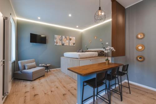 Suite Corso Italia 7 -Piazza Unità, Mare & Balcone in Trieste