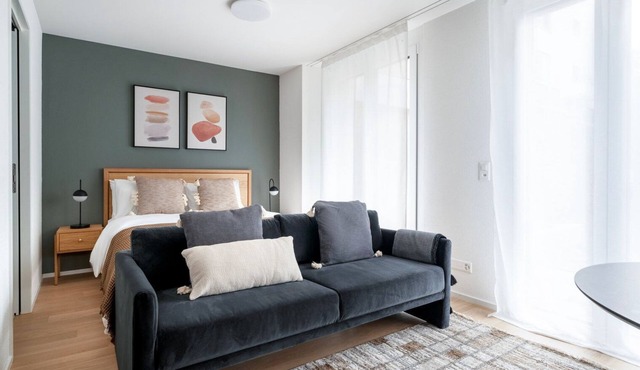 Sunny Wiedikon 1.5 Room w/Storage & W/D, 1 min to Market, by Blueground