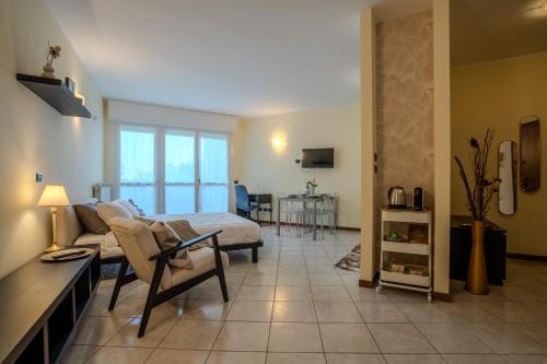 Sunset Studio - studio apartment & garage, near A8 highway in Legnano