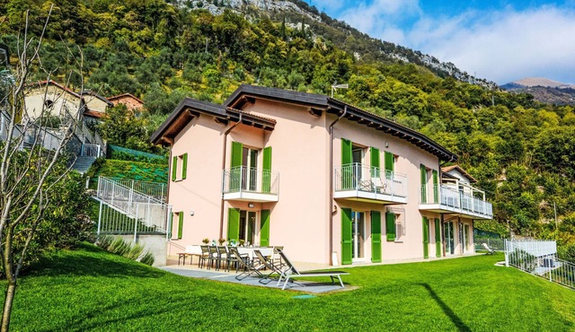 The View Lake Como by Interhome