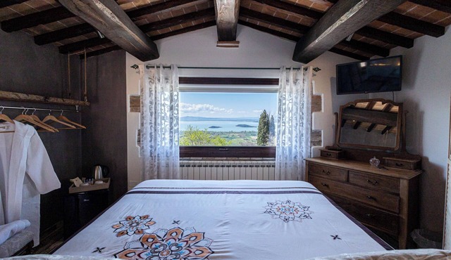 Turret- Room with breathtaking lake view