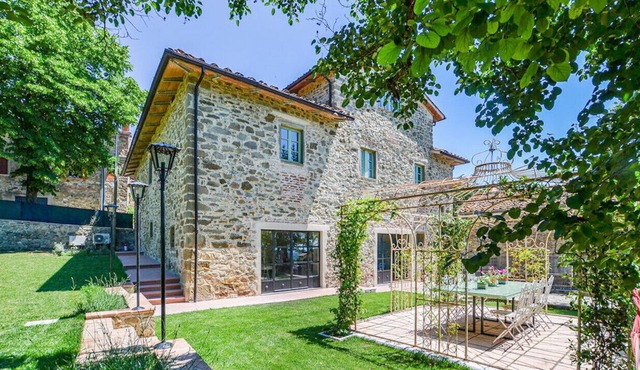 Tuscan Villa with Private Park and Hydromassage Mini-pool