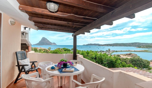 Two-Room Apartment with Sea View, 250 m from the Beach, Private Terrace & Air Conditioning
