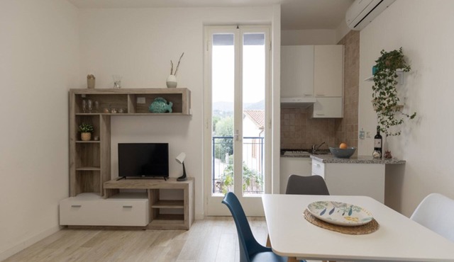 Two-room apartment near beach and town center