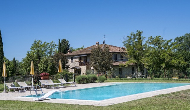 TYPICAL FARM HOUSE WITH POOL IN CHIANTI NEAR SIENA, FLORENCE . in MONTERIGGIONI