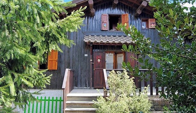 Vacation Home "Chalet Gineprino" with Private Open Terrace & Garden