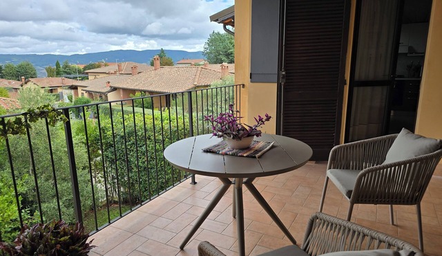Val D'Orcia Window. Panoramic balcony. Pool.