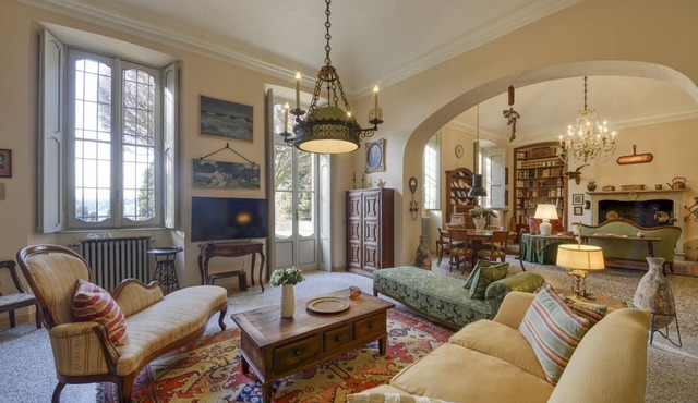 VARESE - Old-time villa next to golf course