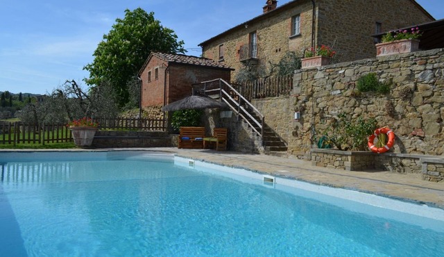 Very nice tuscan villa with private pool in beautiful position and so close to the very nice old cen