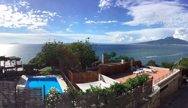 Villa Bikini, a paradise on the rock steep above the sea with swimming pool.