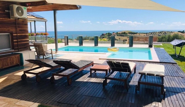 Villa Borsacchio with sea view in Roseto degli Abruzzi