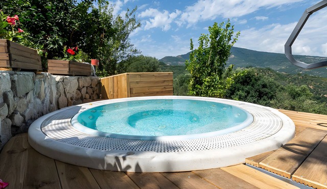 Villa 'Cerasella' with Mountain View, Wi-Fi and Air Conditioning