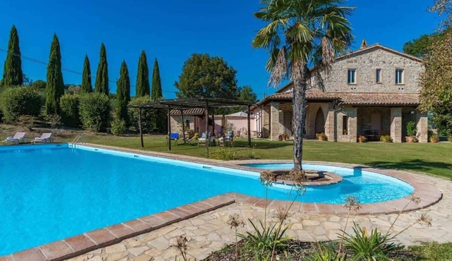 Villa Cicognola - Luxury with Pool in Umbria