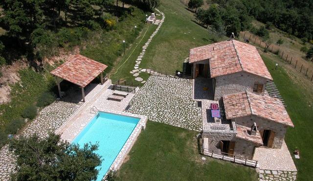Villa Cipresso, 100% Private, A/C, Pool, Fantastic Views, Family & Pet Friendly!