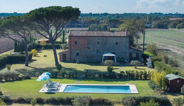 Villa dei Vini – Country house with swimming pool in Cortona, Tuscany.