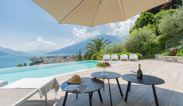Villa Donatella Lake Como Infinity Pool, Gravedona ed Uniti, Italy