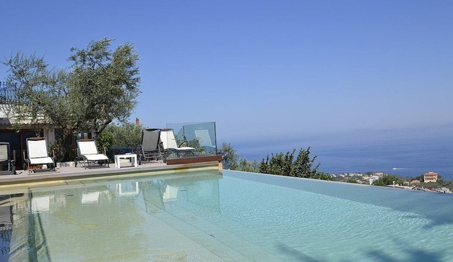 Villa Dulcibella: A splendid villa located on a hillside, facing the sea, with Free WI-FI.