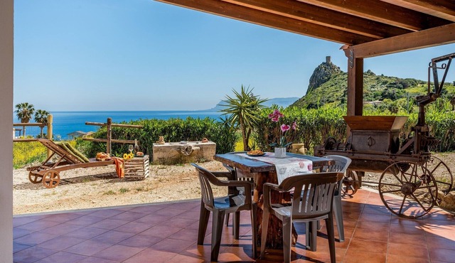Villa Elena 2 Km from the Natural Reserve of Zingaro in Scopello
