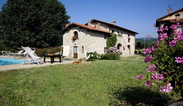 VILLA HOMES ARNO pool private use.