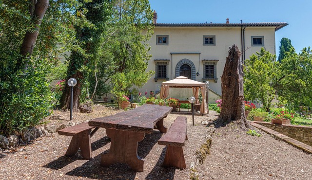 Villa 'Il Frassine' with Private Pool, Wi-Fi and Air Conditioning
