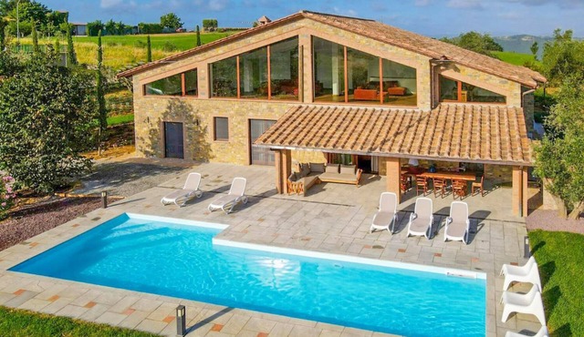 Villa Il Girasole - Seven Bedroom Villa, Sleeps 20