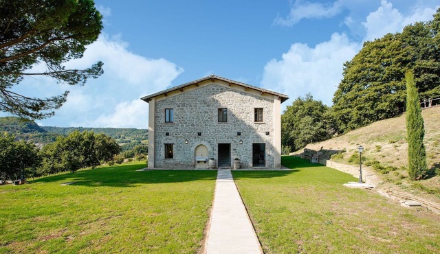 Villa in Orvieto with Infinity Pool & Views