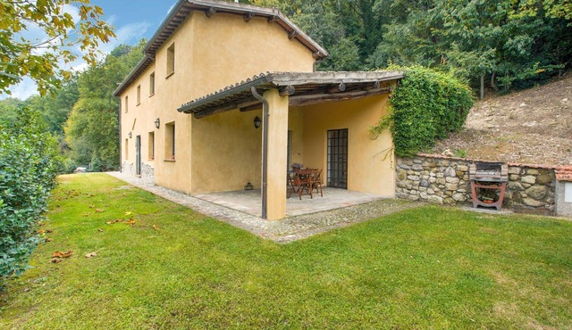 Villa in Sermugnano with Pool & Garden