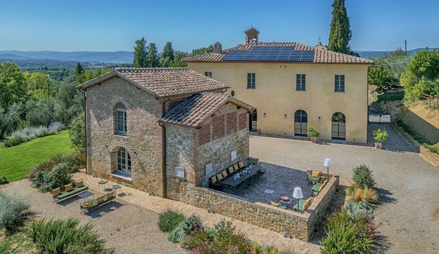 Villa in Siena with 6 bedrooms sleeps 11