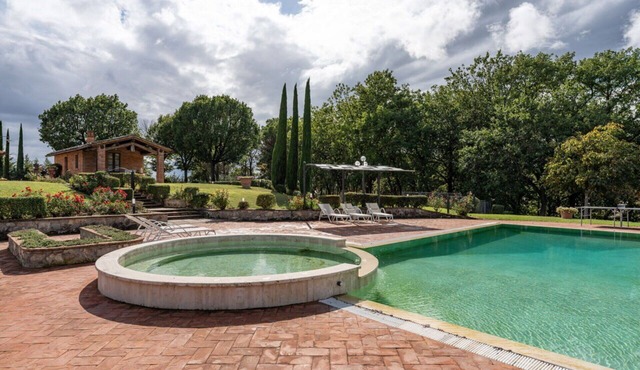 Villa in Castroncello with 6 bedrooms sleeps 12