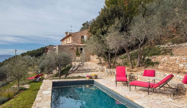 Villa la Sorgente, a fortress with private pool