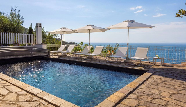 Villa La Scala - Elegant villa with private pool, garden, and view.