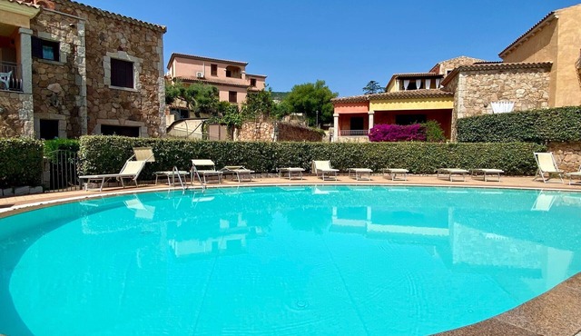Villa 'Luna with Shared Pool', Mountain View, Wi-Fi and Air Conditioning