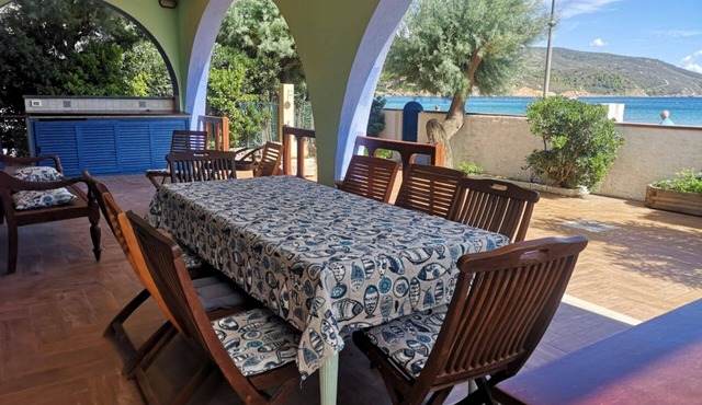 Villa Medusa 8 bed Edge of the Sea