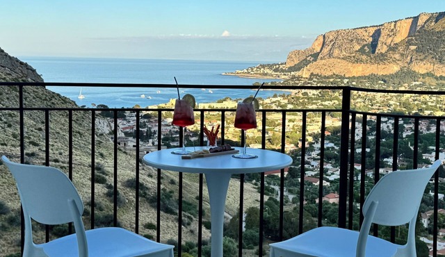 Villa Perla Blu Mondello, breathtaking sea views and relaxation