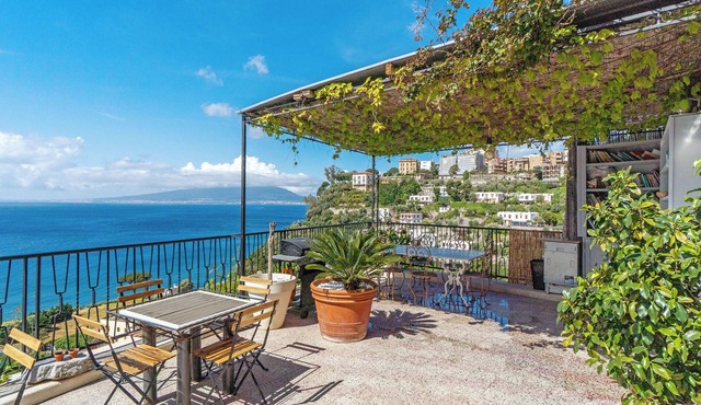 Villa 'Quietness' with Sea View, Shared Terrace and Wi-Fi