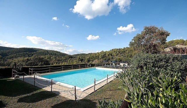 Villa Sonia M: A characteristic and welcoming cottage located in an isolated position, on the slopes of a hill which is covered with olive groves, with Free WI-FI.