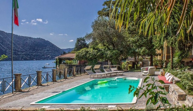 Villa Vanessa - Luxurious waterfront private villa