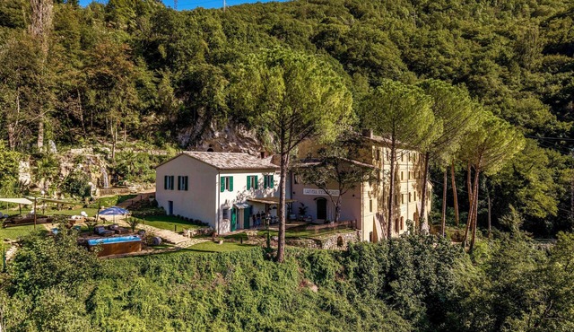 Villa with cave spa in the Valle del Menotre