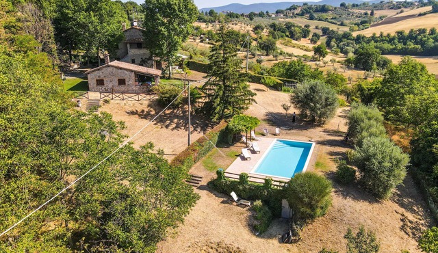 Villa with private pool 80 kms northern of Rome and 30 from Orvieto. 5 bedrooms
