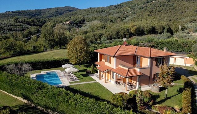 Villino Blu private villa for relaxation in Tuscany 10+2 sllepsBig house