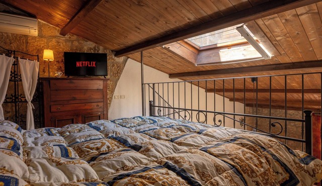 Warm farmhouse in the hamlet, on three levels with Jacuzzi