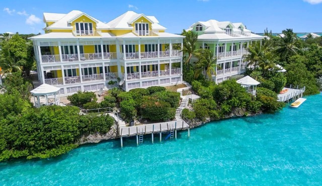 Waterfront Villa with Dock, Walk to Beach Club & Rusty Anchor Rest. 3b/r 3.5b/a in Georgetown