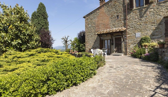 Wonderful private villa for 4 people with TV, terrace and pets allowed