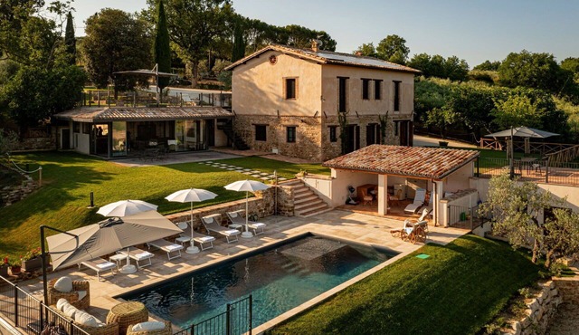 Wonderful private villa with WIFI, A/C, private pool, TV, patio and panoramic view, close to Spo.