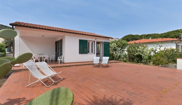 Wonderful private villa for 4 people with TV, terrace and pets allowed