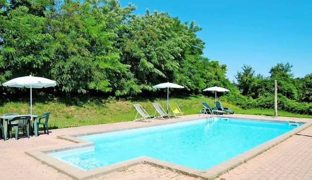 Wonderful private villa for 12 people with WIFI, pool, TV, patio, pets allowed and parking